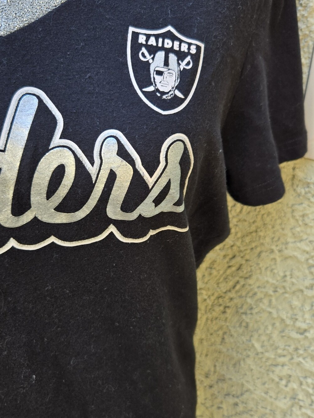 NFL Raiders Black and Silver V-Neck Tee - Picture 4 of 9